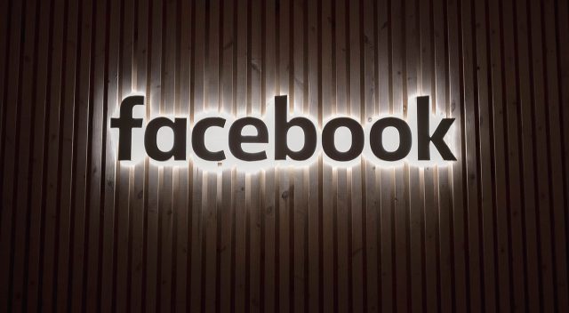Maillot de bain Discours de haine : La responsable de la politique de Facebook en Inde a démissionné