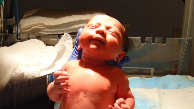 Bebe Une Américaine a accouché d’un bébé doté d’anticorps au Covid-19