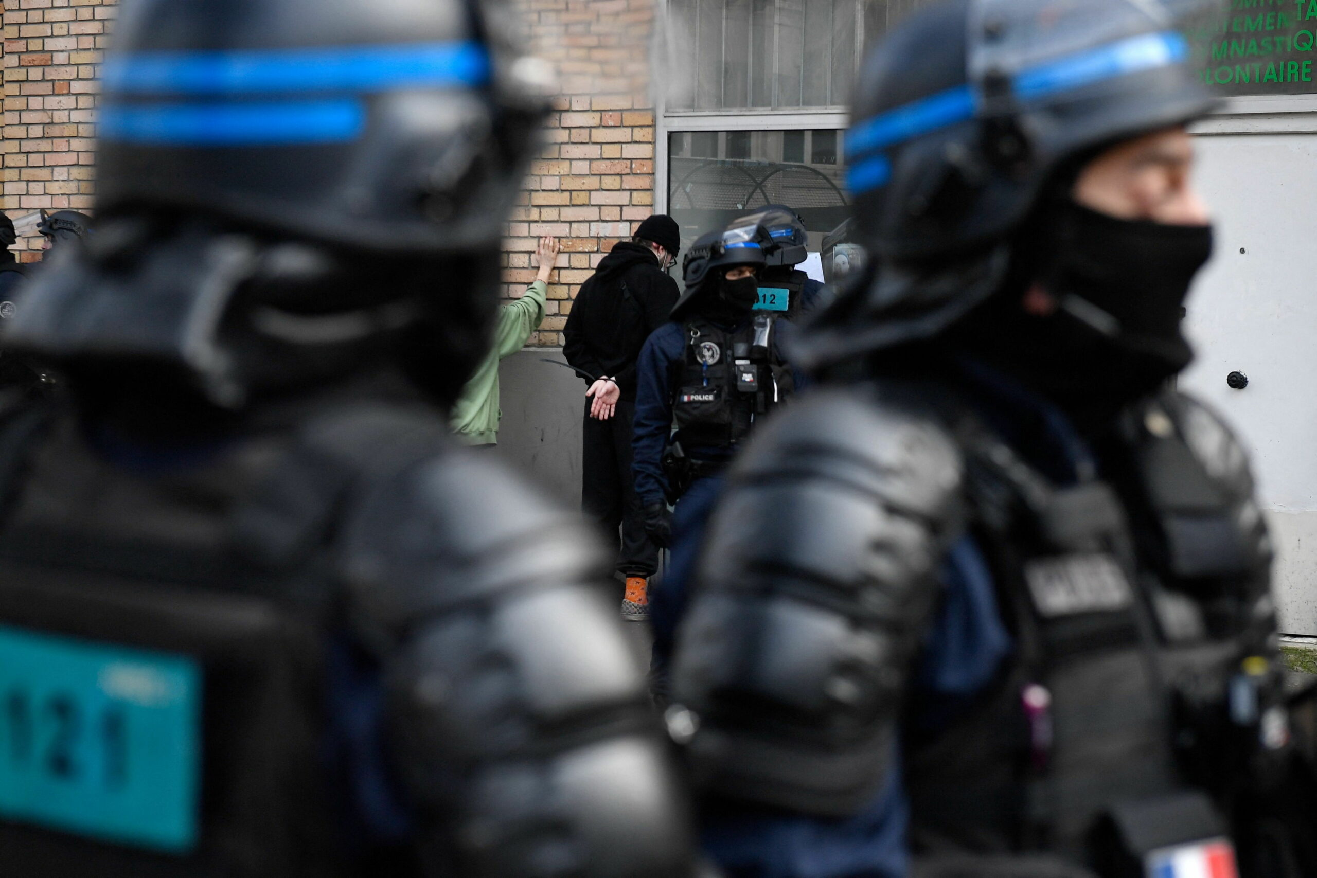 Maillot de bain Manifestation à Paris : la police interpelle trois journalistes et les retient pendant une heure