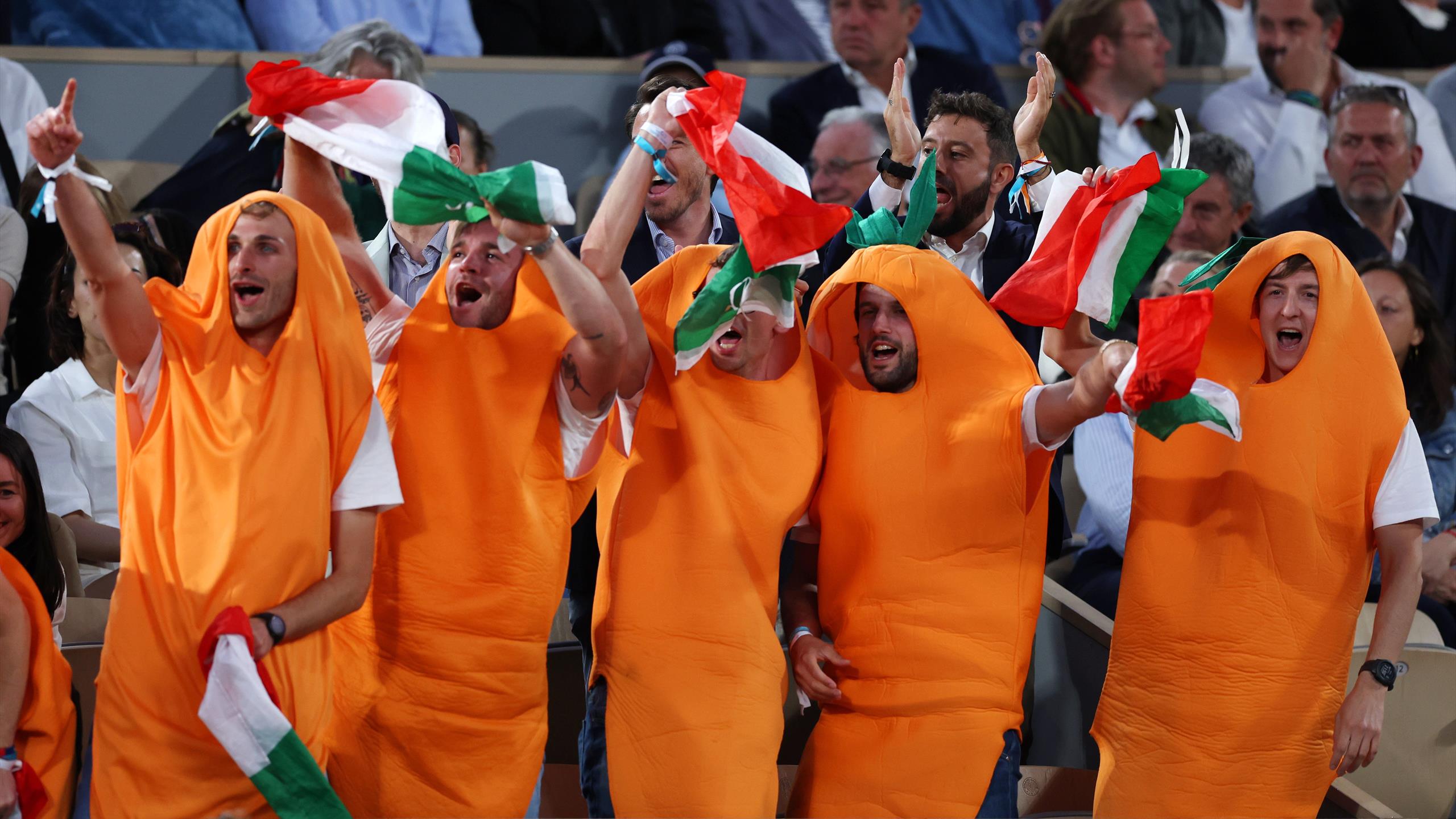 Deguise « C’est un bon surnom ! » : Sinner félicite ses supporters déguisés en carottes !