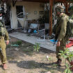 Bebe Attaques du Hamas contre Israël : au kibboutz de Kfar Aza, découverte d’un charnier de civils