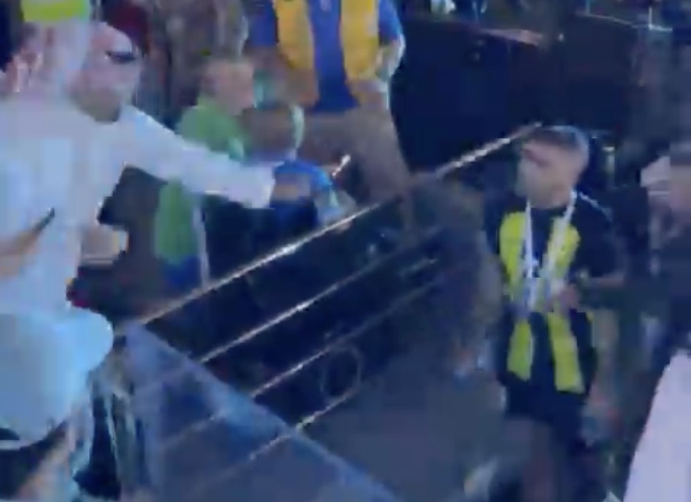 Jeux video Vidéo: Hamdallah agressé par un supporter en plein match…