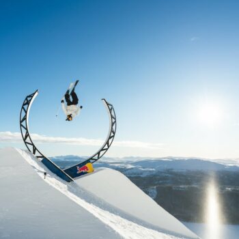 Ski Le skieur Jesper Tjäder réalise l’exploit du premier rail originate loop au monde à Åre, en Suède