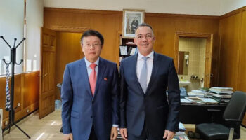 Maillot de bain Exclusif : L’ambassadeur de Chine au Maroc raconte son expérience avec le football au Maroc