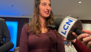 Chaussures de sport Émilise Lessard-Therrien quitte ses fonctions de co-porte-parole féminine de Québec solidaire