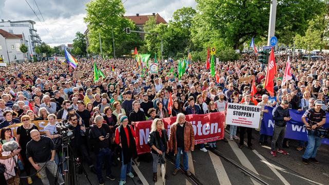 Maillot de bain Matthias Ecke: Tausende demonstrieren in Dresden gegen Gewalt