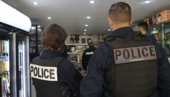 Epicerie La police découvre 19 730 € et des cartouches de cigarettes dans une épicerie nîmoise