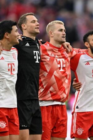 Maillot de bain Buitenland: De Ligt en Mazraoui gaan onderuit met Bayern en eindigen als derde