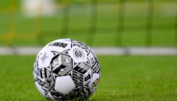 Maillot de bain FC Emmen en ADO Den Haag gaan door naar halve finales play-offs